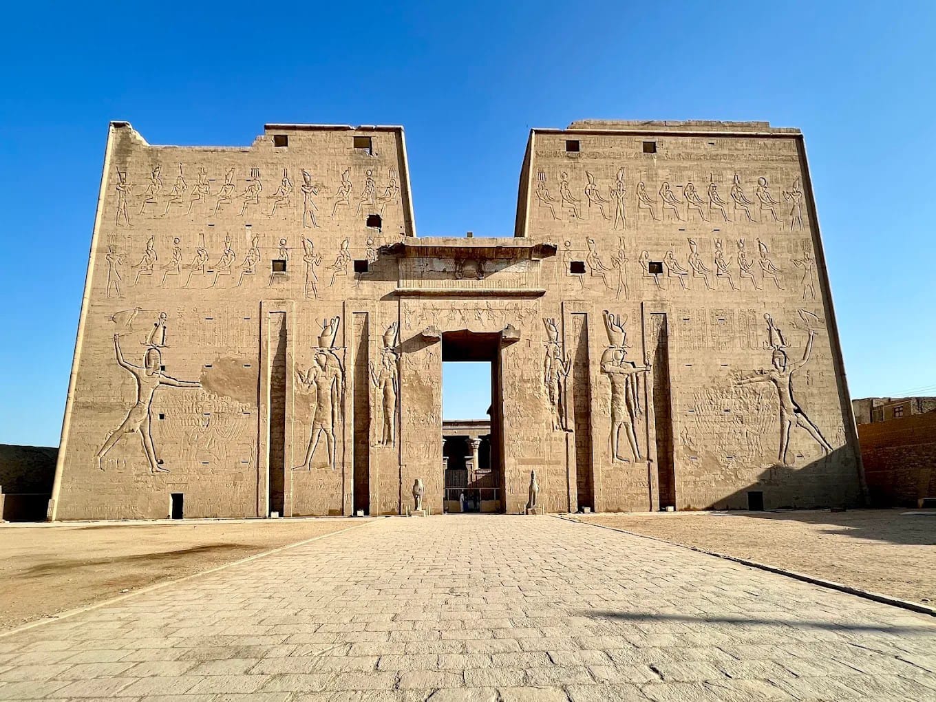 El-Hegz- Edfu- Gabal El-Silsilah (Breakfast- Lunch- Dinner)