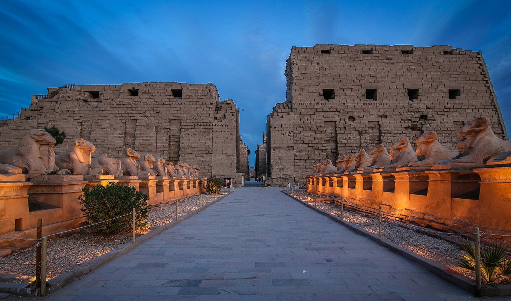 Crucero por el Nilo hasta Luxor ( desayuno - almuerzo - cena)